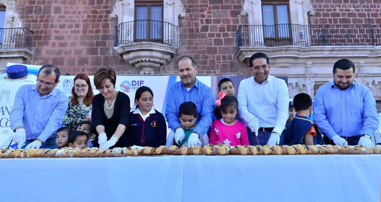 Se repartieron 30 mil rebanadas de pan de rosca