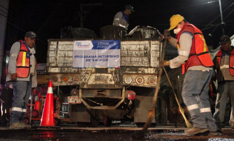 Arranca programa intensivo de bacheo nocturno