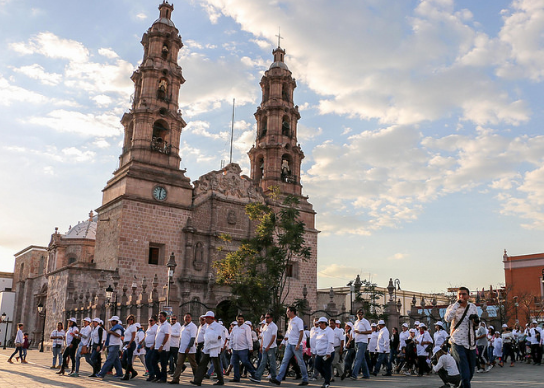 Con marcha conmemoró Sección 1 del SNTE el Centenario del Artículo Tercero Constitucional