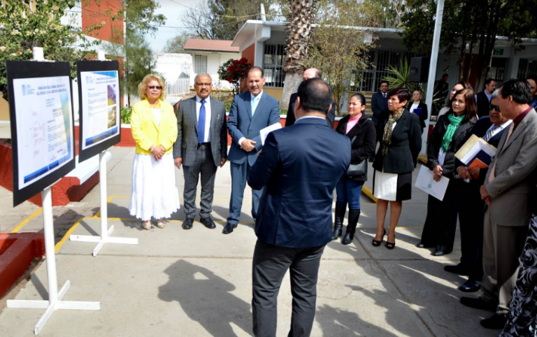 Supervisan obras de rehabilitación en escuela secundaria