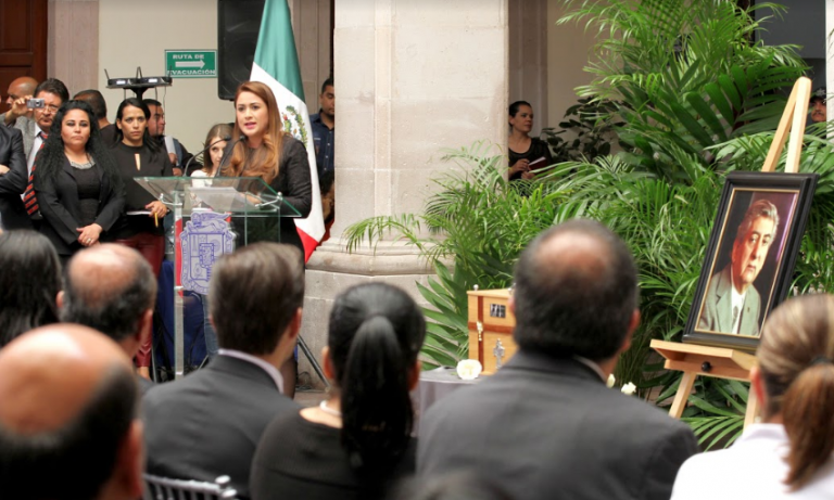 Honra Ayuntamiento de Aguascalientes al exalcalde Héctor Manuel del Villar Martínez