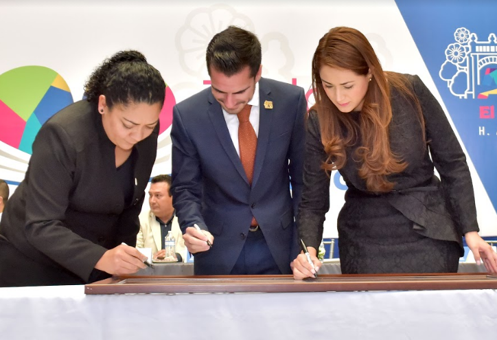 Firma municipio carta-compromiso Todos Juntos por la Educación