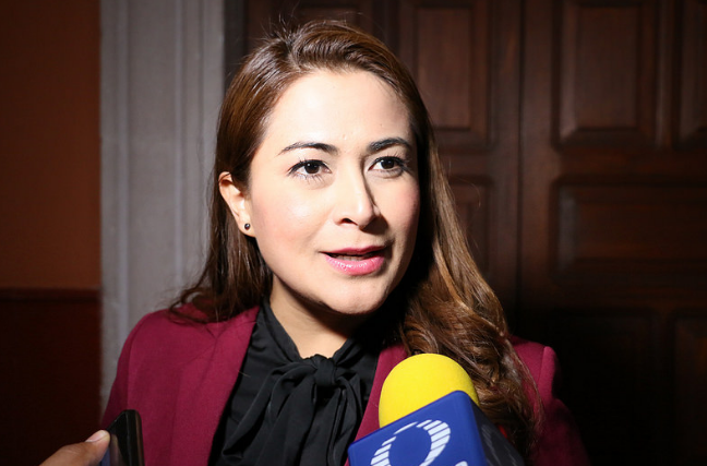 Presenta María Teresa Jiménez su 3de3