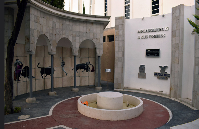 Sigue vacío Mausoleo Taurino