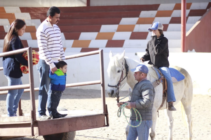 Ofrece jornadas de equinoterapia el Ayuntamiento de Pabellón de Arteaga  