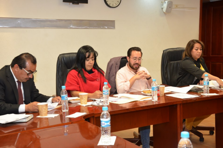 Sesiona el comité que celebra el centenario de la Constitución