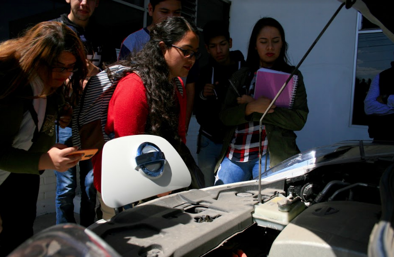 Visitan alumnos de la UTA el Parque Fotovoltaico de la SMAE