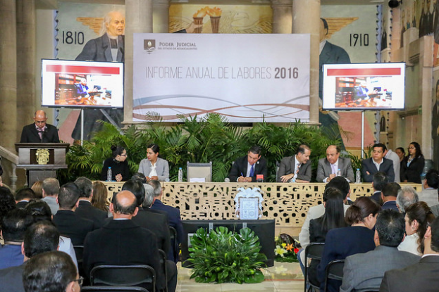 Asiste gobernador a entrega del informe de Ponce Sánchez