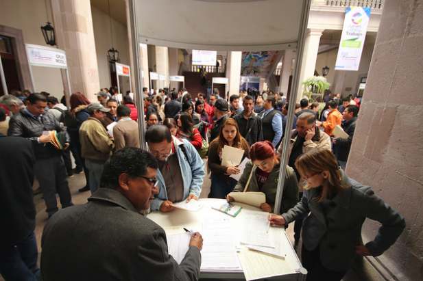 Sólo logra colocarse el 40% de las personas que buscan empleo a través del Jueves de Bolsa de Trabajo