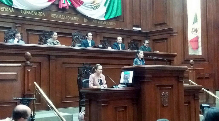 Reclaman niños a diputados locales corrupción de la clase política