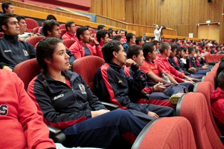 Entregan certificados que los avala como entrenadores deportivos