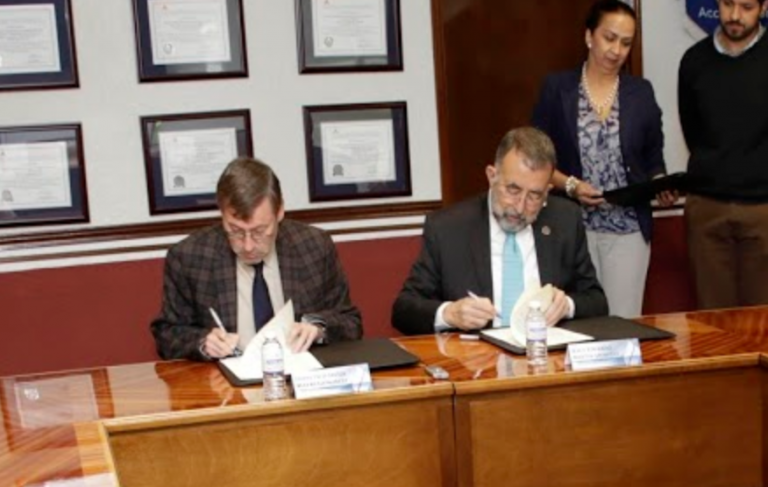 Signan convenio de colaboración la Autónoma y Cedha