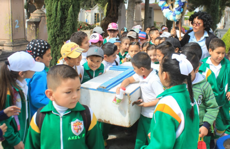 Recorridos infantiles en panteones municipales