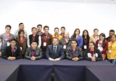 Alumnos de la UTNA visitan el Senado