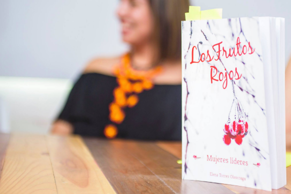 Presentan el libro Los Frutos Rojos: Mujeres Líderes, de Elena Olascoaga