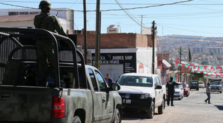 Defiende María Teresa Jiménez patrullajes del Ejército