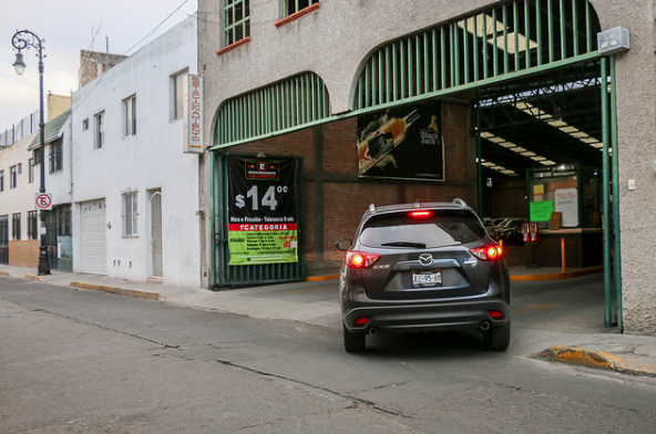 Exigen alza a la tarifa de estacionamientos durante la Feria