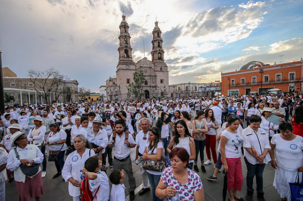 La intolerancia vuelve a desfilar