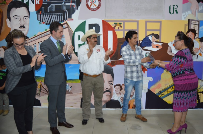 Reconoce el PRI a militantes destacados