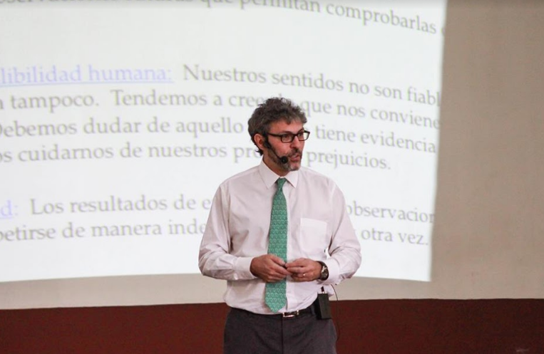 Miguel Alcubierre Moya impartió la conferencia La importancia de la Ciencia en la Educación