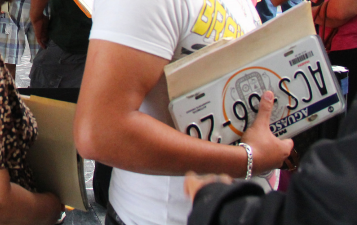 Insisten en eliminar canje de placas y que licencia de conducir sea permanente