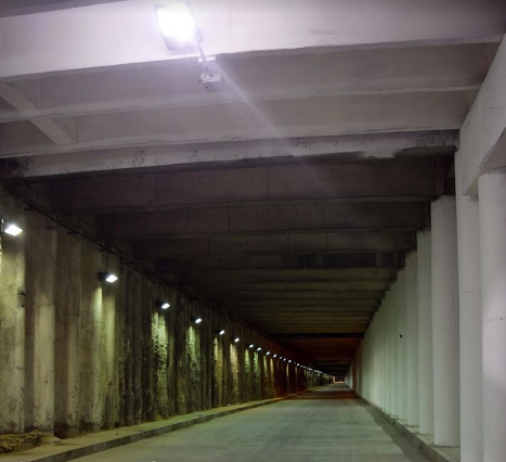 Incrementan la potencia de iluminación en el interior del nuevo paso a desnivel