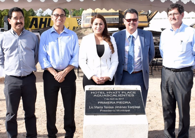 Colocan primera piedra de hotel al sur de la ciudad