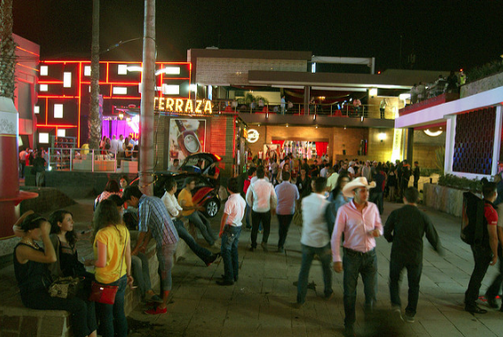 Bares y antros de la Feria podrán operar hasta el primer minuto del 15 de abril