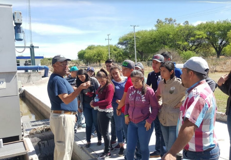 Estudiantes visitan planta tratadora de aguas residuales en Calvillo