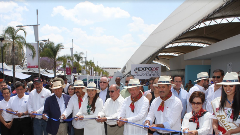 Inauguran stand del municipio en la Feria