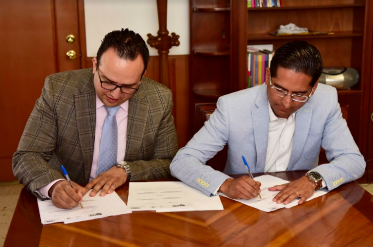 Firman convenio de desayunos fríos en comunidades rurales