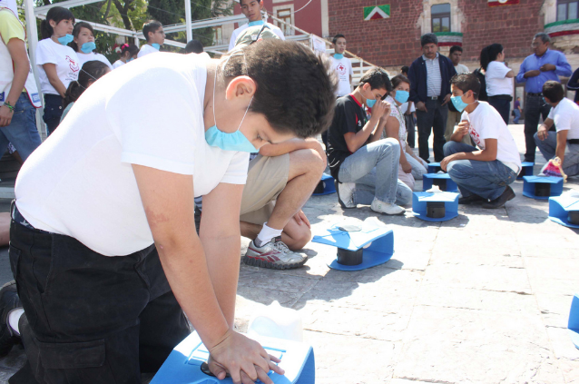Capacitan a adolescentes en urgencias médicas