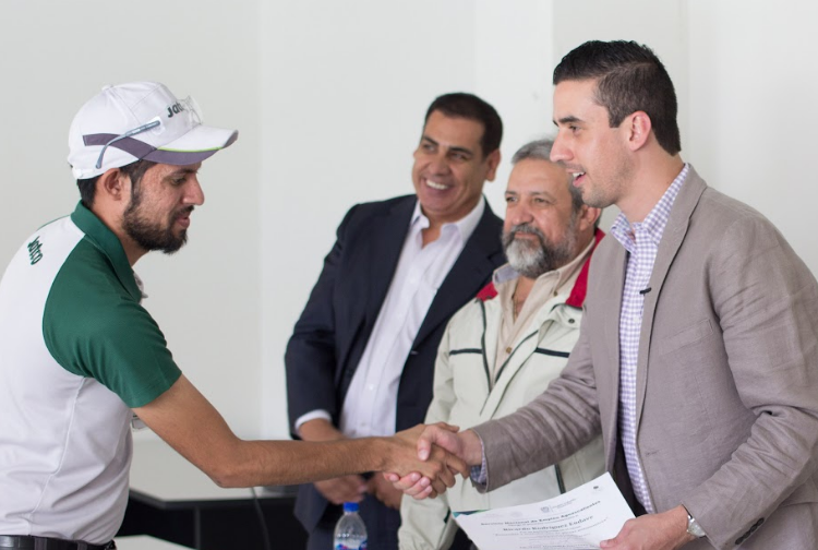 Otorgan becas de capacitación remuneradas