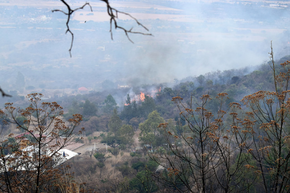 Continúan los trabajos para sofocar siniestro en el Cerro del Muerto