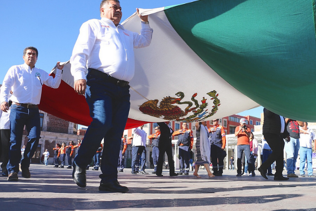 Conmemoran el Día del Trabajo con Desfile Cívico-Obrero