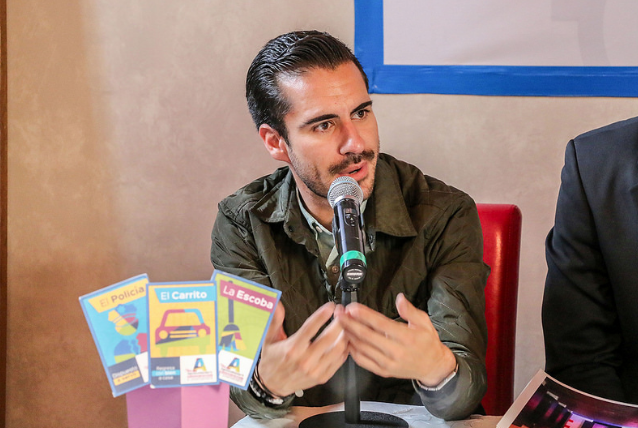 Pelean por espacio para estacionamiento diputados federales y secretario municipal