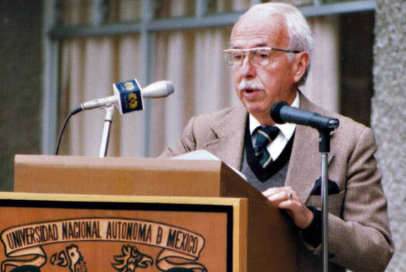 Ernesto de la Torre Villar, pionero de la investigación bibliográfica