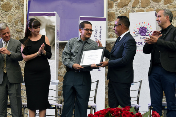 La poesía debe ser más que un gusto personal: Renato Tinajero