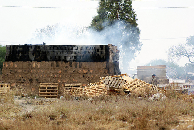 Carece la entidad de acciones contra la contaminación emitida por ladrilleras