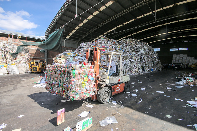 Más de la mitad de lo que es depositado en un contenedor pudiera reusarse o reciclarse