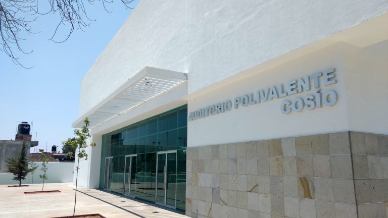 FOTONOTA – Nuevo auditorio polivalente en Cosío