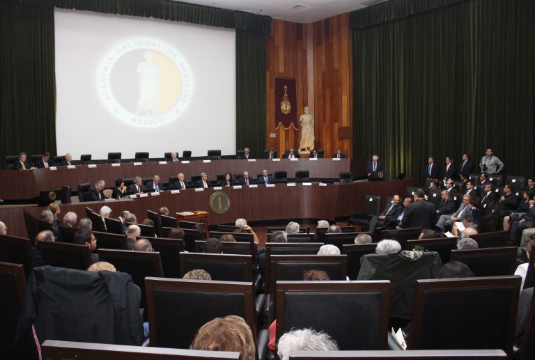 Ingresan nuevos miembros a la Academia Nacional de Medicina