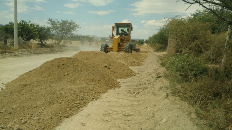 Emprenden en Jesús María programa de rehabilitación de caminos rurales