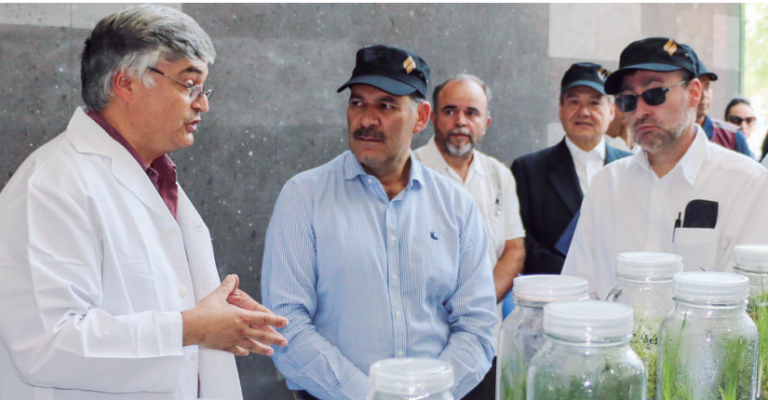 Recorre gobernador instalaciones de la UAA