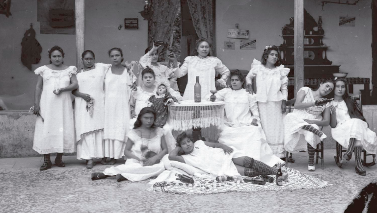 Presentan libro sobre el complejo fenómeno de la prostitución, su historia y consecuencias