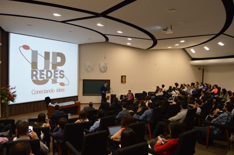 Participan alumnos de posgrado en el evento Redes-UP