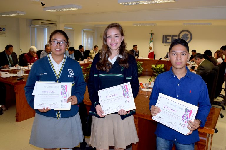Premian a los ganadores del Concurso de Oratoria Juvenil