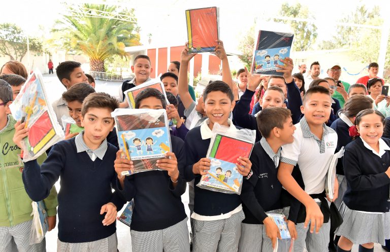 Entregan 60 mil paquetes de útiles escolares en comunidades de El Llano