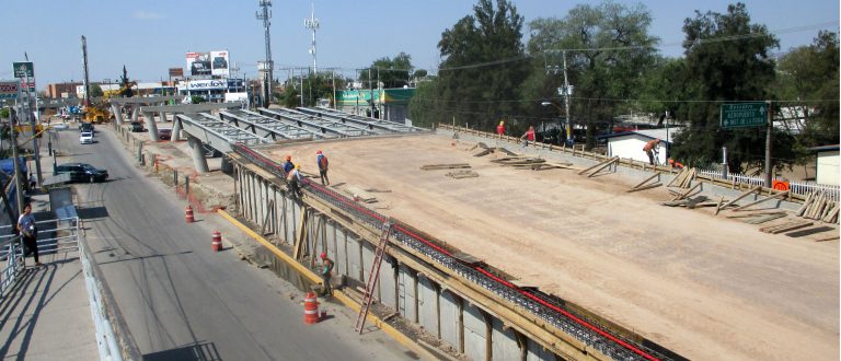 Prometen acercamiento con vecinos del nuevo paso a desnivel