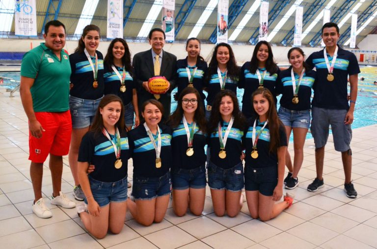 Selección estatal de polo acuático juvenil femenil logra medalla de oro